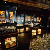 À la une Le bar — l'ambiance du Saint Rock Bar